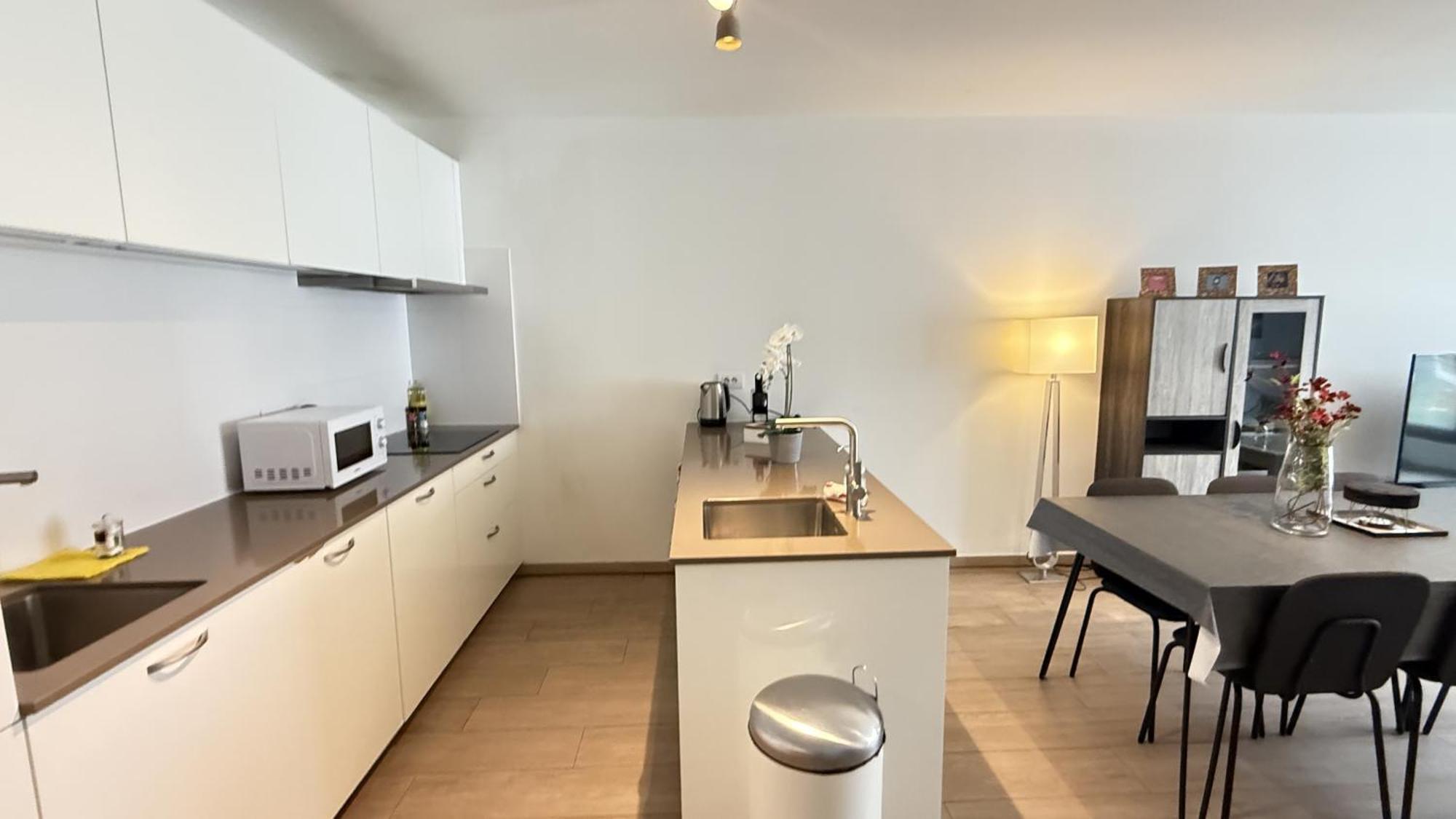Oneluxstay Near Diamond District Hébergement de vacances *